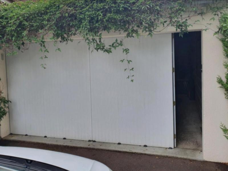 Remplacement d'une porte de garage à Ranville dans le Calvados par l'entreprise Varignon 